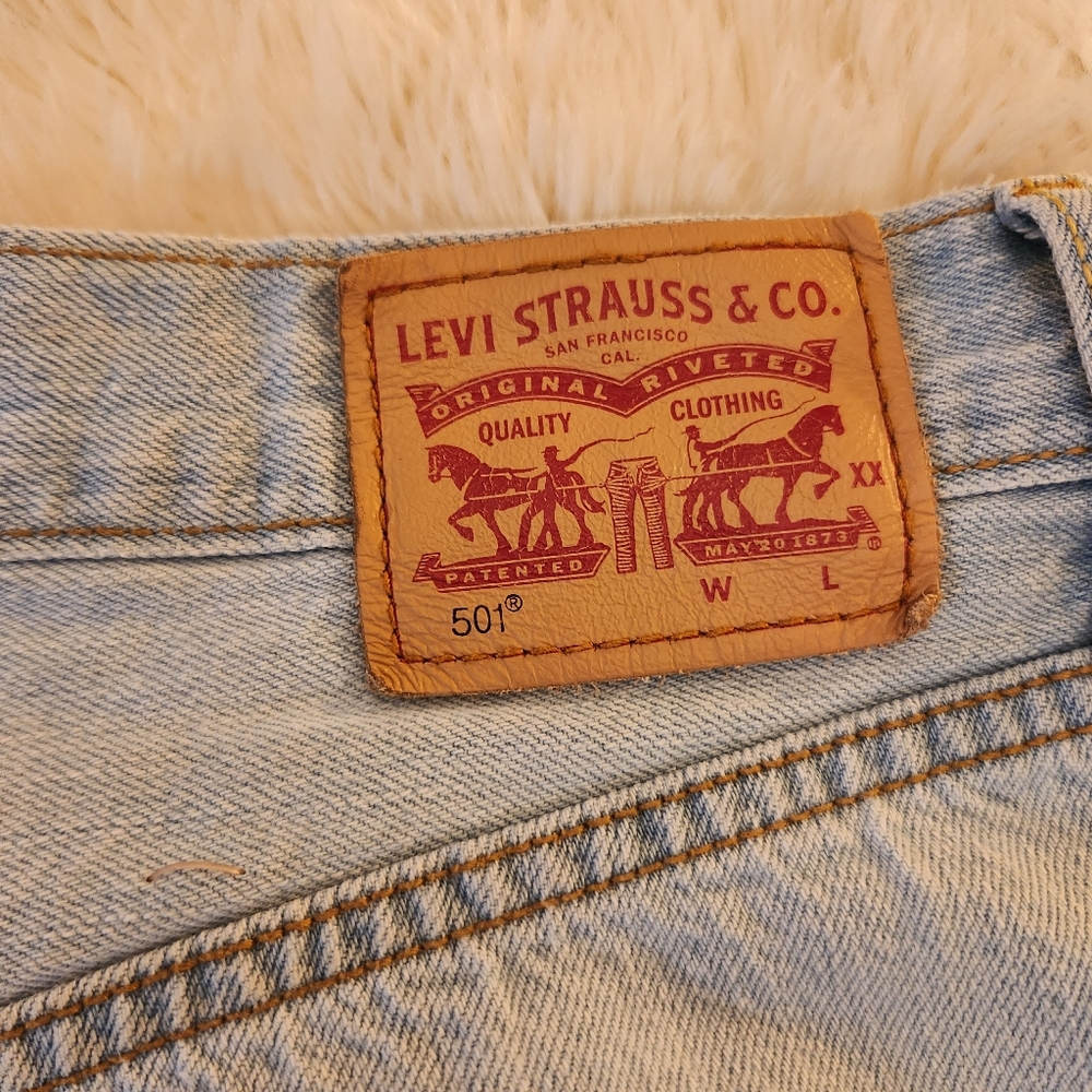 Levis 501 Distressed Light Blue Denim Cut Off Shorts Size 27 Button Fly - Picture 9 of 12